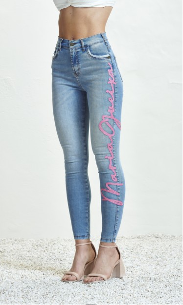 Calça Jeans Maxi Logo Maria Gueixa Azul Jeans