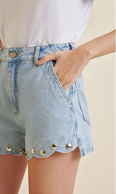 Short Jeans Curto Detalhes Metal E Bordado